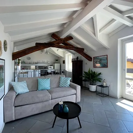 Skyway With Private View Terrace Apartment