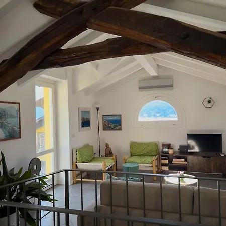 Skyway With Private View Terrace Белладжо